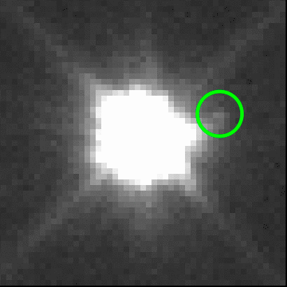 يظهر يوريباتس وقمره الصغير في هذه الصورة المُلتقطة بواسطة تلسكوب هابل. حقوق الصورة: NASA, HST, and Noll