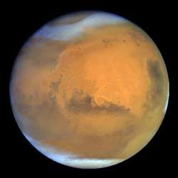نسبة غير كافية من تأثير البيت الزجاجي : الغلاف الجوي في كوكب المريخ رقيق جداً، فيتكون بأكمله تقريباً من غاز ثاني أكسيد الكربون. ولكن بسبب الضغط الجوي الضعيف، وقلة (أو ربما عدم وجود) غاز الميثان وبخار الماء اللذان يزيدان من تأثير البيت الزجاجي ، فسطح المريخ متجمد في معظمه ولا يظهر أي دليل لوجود حياة عليه.