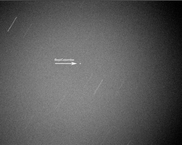 صورة التُقطت لمركبة بيبي كولومبو الفضائية أثناء مرورها بجانب الأرض في 10 نيسان/ابريل 2020. حقوق الصورة: Gianluca Masi/Virtual Telescope Project