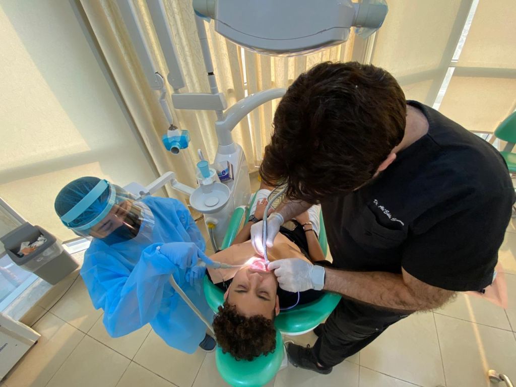 مركز العناية والجمال الطبي في الإمارات يعتمد أحدث تقنيات تجميل الأسنان