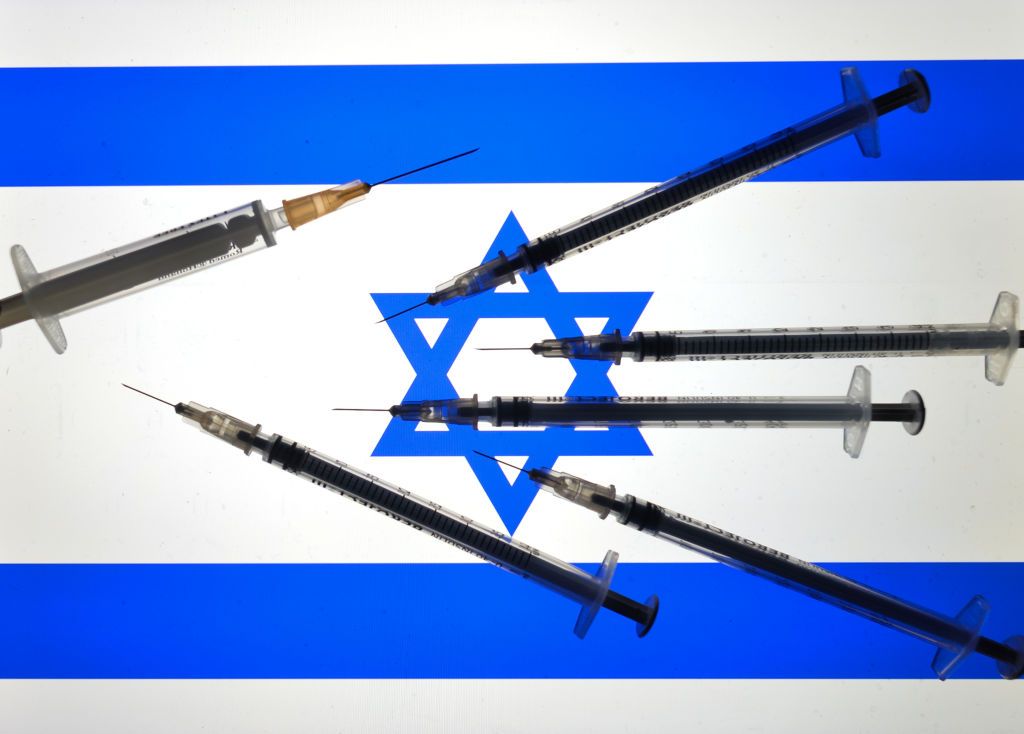 إسرائيل.. تراجع إصابات كورونا بنسبة 95.8% بين من تلقوا جرعتي لقاح فايزر