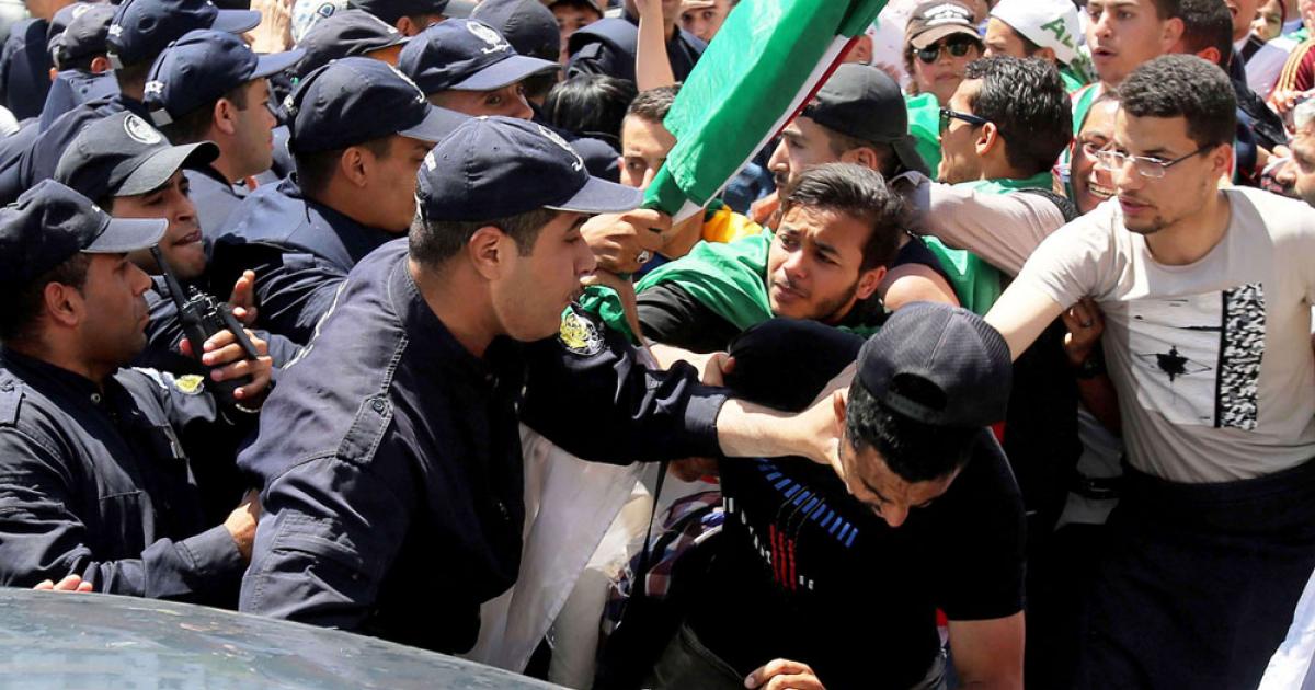 النظام الجزائري يوصل حملة الاعتقالات في صفوف نشطاء الحراك