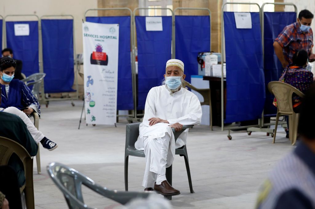 باكستان تبدأ حملة تطعيم لمن تجاوزوا الــ 50 عاما