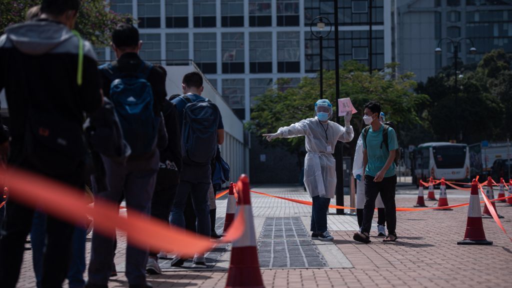 كوفيد 19 يضرب هونغ كونغ بقوة ويستنزف موارد الرعاية الصحية